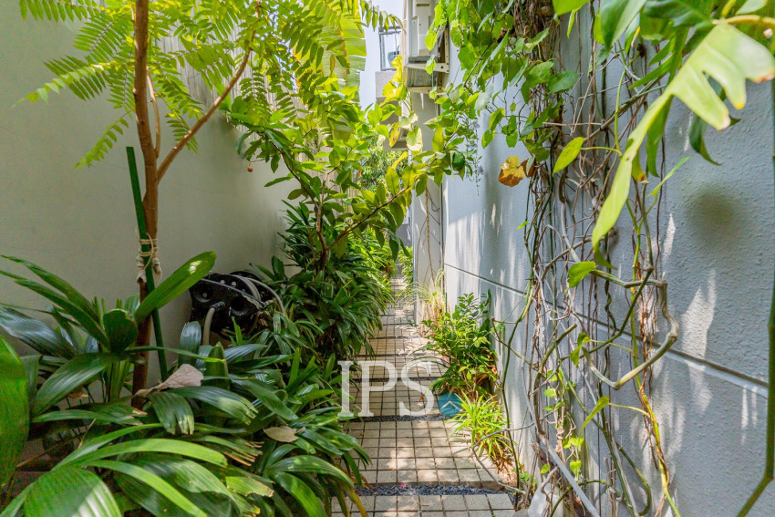 6 Bedroom Villa For Rent - Russey Keo, Phnom Penh