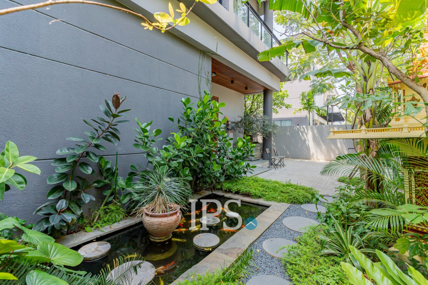 6 Bedroom Villa For Rent - Russey Keo, Phnom Penh