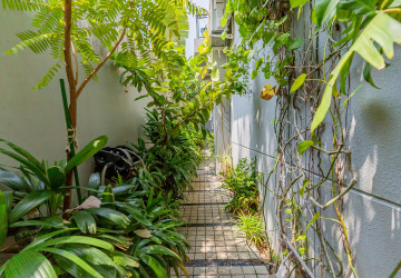 6 Bedroom Villa For Rent - Russey Keo, Phnom Penh thumbnail