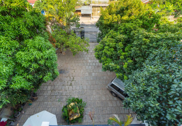 10 Bedroom Guesthouse For Rent - Svay Dangkum, Siem Reap thumbnail