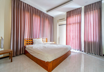 10 Bedroom Guesthouse For Rent - Svay Dangkum, Siem Reap thumbnail