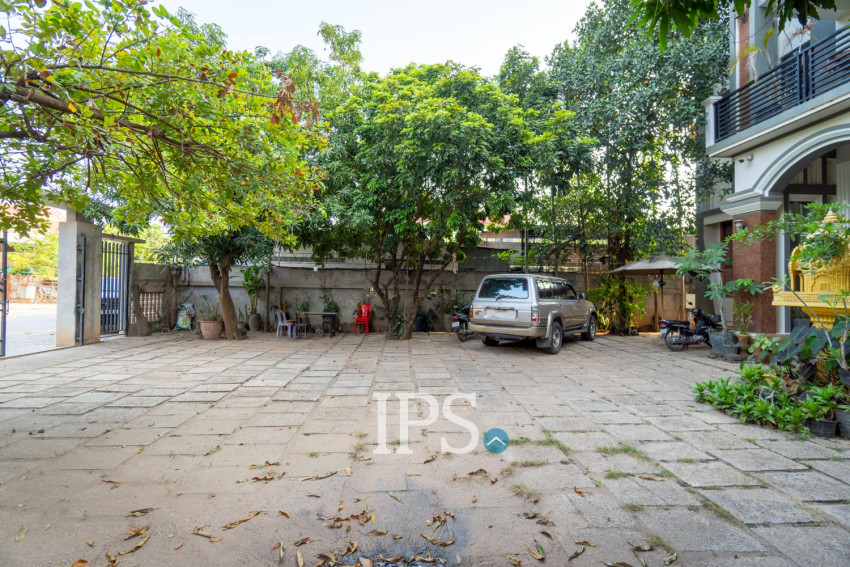 10 Bedroom Guesthouse For Rent - Svay Dangkum, Siem Reap