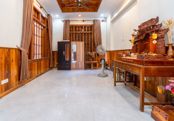 10 Bedroom Guesthouse For Rent - Svay Dangkum, Siem Reap thumbnail