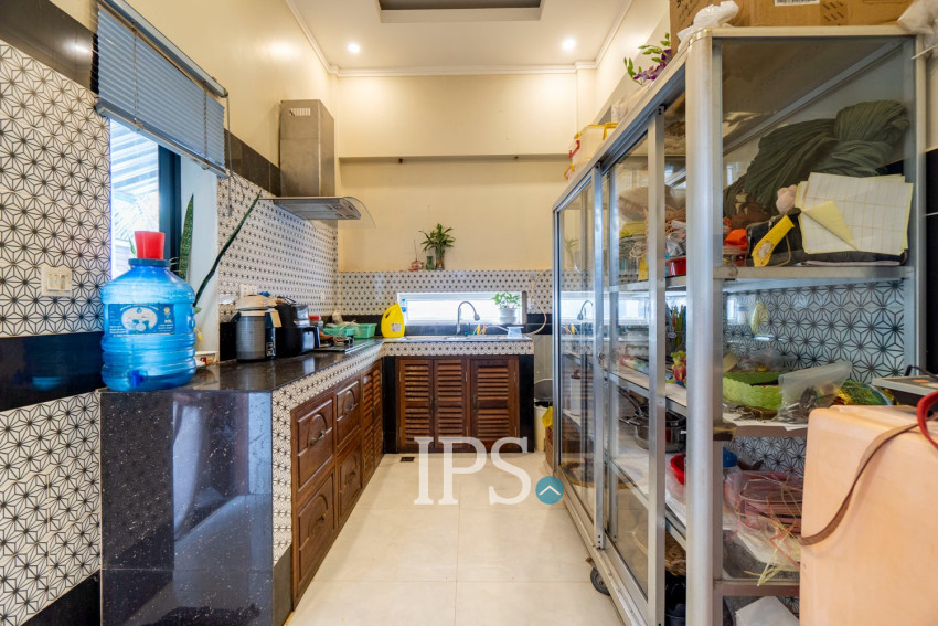 10 Bedroom Guesthouse For Rent - Svay Dangkum, Siem Reap