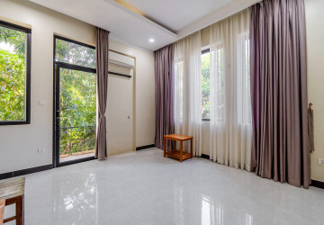 10 Bedroom Guesthouse For Rent - Svay Dangkum, Siem Reap thumbnail