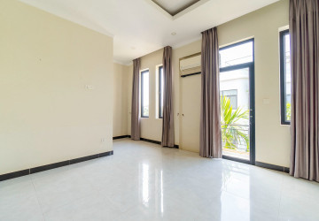 10 Bedroom Guesthouse For Rent - Svay Dangkum, Siem Reap thumbnail