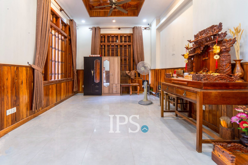 10 Bedroom Guesthouse For Rent - Svay Dangkum, Siem Reap