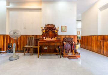 10 Bedroom Guesthouse For Rent - Svay Dangkum, Siem Reap thumbnail