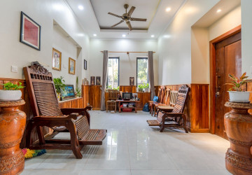 10 Bedroom Guesthouse For Rent - Svay Dangkum, Siem Reap thumbnail