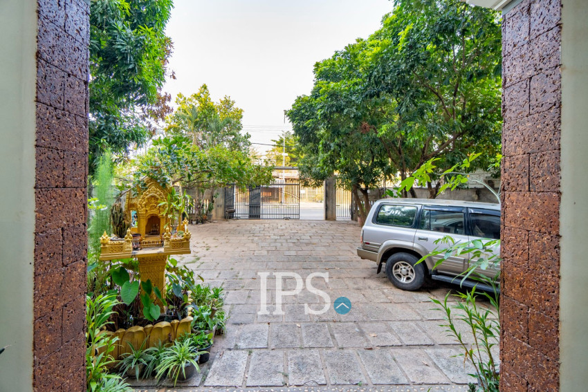 10 Bedroom Guesthouse For Rent - Svay Dangkum, Siem Reap