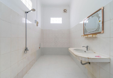 4 Bedroom House For Rent - Svay Dangkum, Siem Reap thumbnail