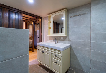 2 Bedroom Villa For Rent - Riverside, Slor Kram, Siem Reap thumbnail