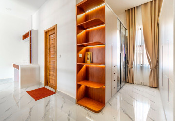 5 Bedroom  Villa For Rent - Svay Dangkum, Siem Reap thumbnail