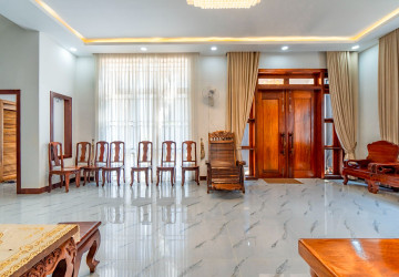 5 Bedroom  Villa For Rent - Svay Dangkum, Siem Reap thumbnail