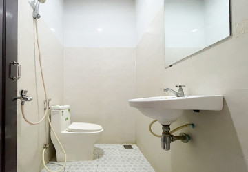 6 Bedroom Guesthouse For Rent - Sra Ngae, Siem Reap thumbnail