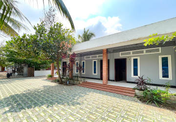 6 Bedroom Guesthouse For Rent - Sra Ngae, Siem Reap thumbnail