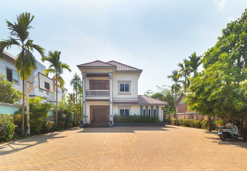 4 Bedroom House For Rent - Sangkat Siem Reap, Siem Reap thumbnail