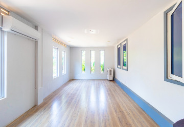 4 Bedroom House For Rent - Sangkat Siem Reap, Siem Reap thumbnail