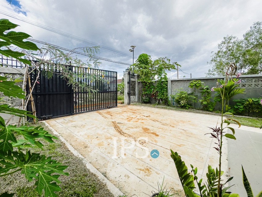 4 Bedroom House For Sale - Svay Dangkum, Siem Reap