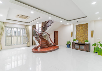 5 Bedroom Villa For Rent - Elite Town, TonleBassac, Phnom Penh thumbnail