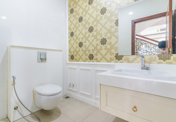 5 Bedroom Villa For Rent - Elite Town, TonleBassac, Phnom Penh thumbnail