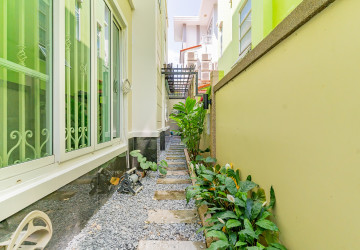 5 Bedroom Villa For Rent - Elite Town, TonleBassac, Phnom Penh thumbnail