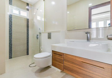 5 Bedroom Villa For Rent - Elite Town, TonleBassac, Phnom Penh thumbnail