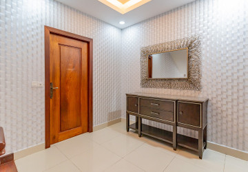 5 Bedroom Villa For Rent - Elite Town, TonleBassac, Phnom Penh thumbnail