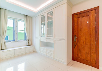 5 Bedroom Villa For Rent - Elite Town, TonleBassac, Phnom Penh thumbnail