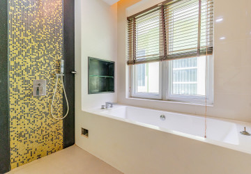 5 Bedroom Villa For Rent - Elite Town, TonleBassac, Phnom Penh thumbnail