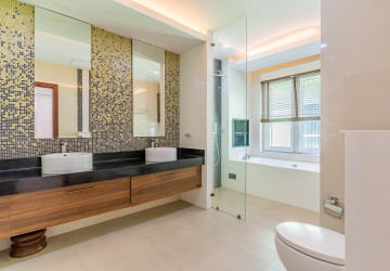5 Bedroom Villa For Rent - Elite Town, TonleBassac, Phnom Penh thumbnail