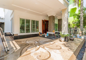5 Bedroom Villa For Rent - Elite Town, TonleBassac, Phnom Penh thumbnail