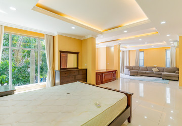 5 Bedroom Villa For Rent - Elite Town, TonleBassac, Phnom Penh thumbnail