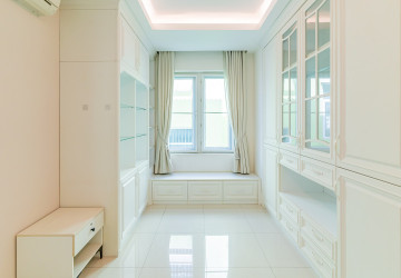 5 Bedroom Villa For Rent - Elite Town, TonleBassac, Phnom Penh thumbnail