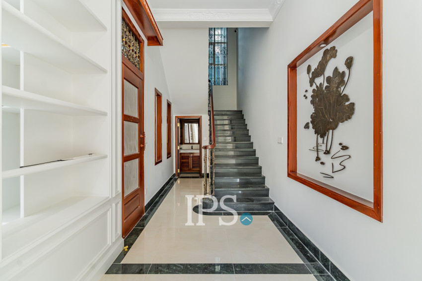 វីឡា 3 បន្ទប់គេង សម្រាប់ជួល - សួនបាសាក់ ទន្លេបាសាក់ ភ្នំពេញ