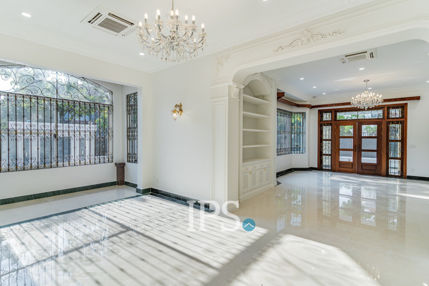 វីឡា 3 បន្ទប់គេង សម្រាប់ជួល - សួនបាសាក់ ទន្លេបាសាក់ ភ្នំពេញ