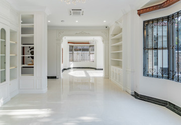 3 Bedroom Villa For Rent - Bassac Garden, Tonle Bassac, Phnom Penh thumbnail