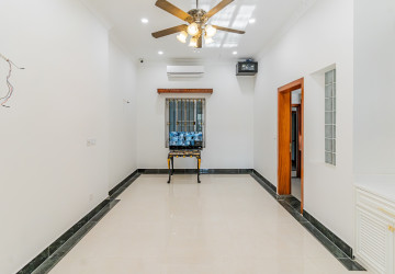 3 Bedroom Villa For Rent - Bassac Garden, Tonle Bassac, Phnom Penh thumbnail