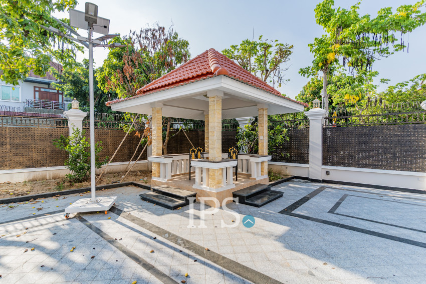 វីឡា 3 បន្ទប់គេង សម្រាប់ជួល - សួនបាសាក់ ទន្លេបាសាក់ ភ្នំពេញ