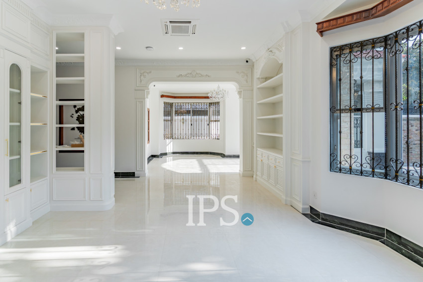 វីឡា 3 បន្ទប់គេង សម្រាប់ជួល - សួនបាសាក់ ទន្លេបាសាក់ ភ្នំពេញ