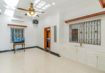 3 Bedroom Villa For Rent - Bassac Garden, Tonle Bassac, Phnom Penh thumbnail