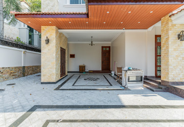 3 Bedroom Villa For Rent - Bassac Garden, Tonle Bassac, Phnom Penh thumbnail