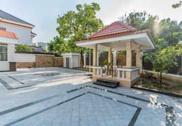3 Bedroom Villa For Rent - Bassac Garden, Tonle Bassac, Phnom Penh thumbnail