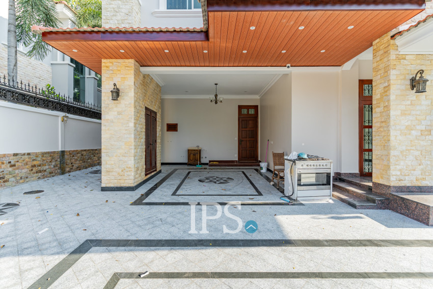 វីឡា 3 បន្ទប់គេង សម្រាប់ជួល - សួនបាសាក់ ទន្លេបាសាក់ ភ្នំពេញ