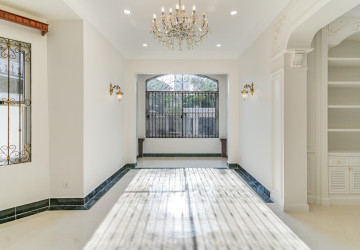 3 Bedroom Villa For Rent - Bassac Garden, Tonle Bassac, Phnom Penh thumbnail