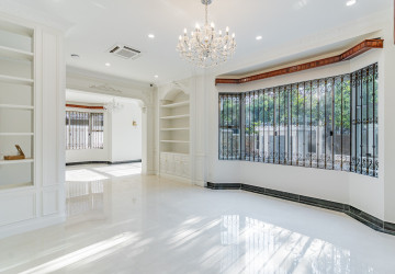 3 Bedroom Villa For Rent - Bassac Garden, Tonle Bassac, Phnom Penh thumbnail