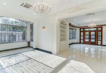 3 Bedroom Villa For Rent - Bassac Garden, Tonle Bassac, Phnom Penh thumbnail