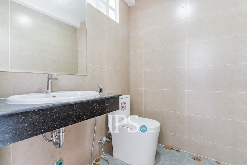 វីឡា 3 បន្ទប់គេង សម្រាប់ជួល - សួនបាសាក់ ទន្លេបាសាក់ ភ្នំពេញ