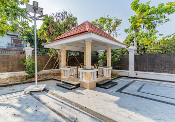 3 Bedroom Villa For Rent - Bassac Garden, Tonle Bassac, Phnom Penh thumbnail