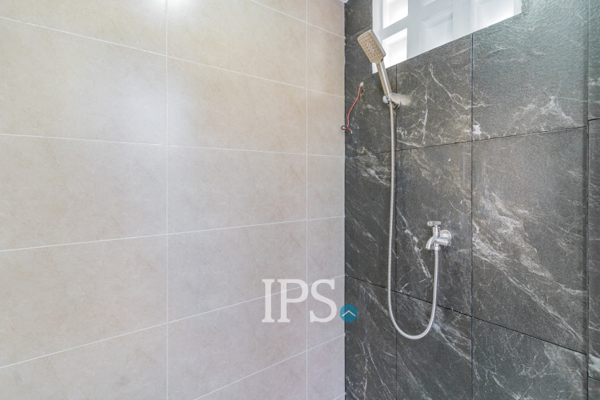 វីឡា 3 បន្ទប់គេង សម្រាប់ជួល - សួនបាសាក់ ទន្លេបាសាក់ ភ្នំពេញ